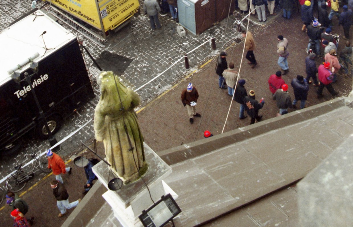 15. vrouwe justitia op de voorgevel van het stadhuis (vanaf stadhuistoren)