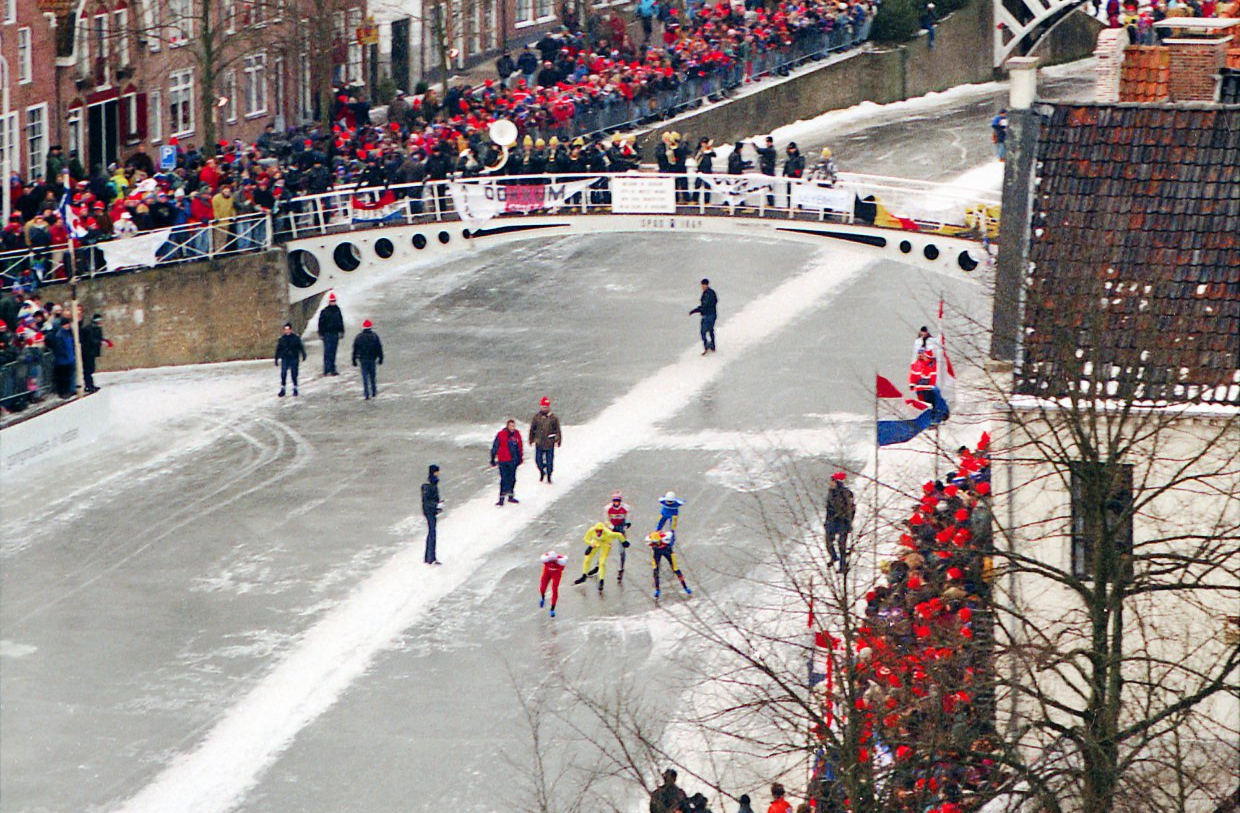 20. nieuwe groep achtervolgers bereikt het keerpunt (vanaf stadhuistoren)