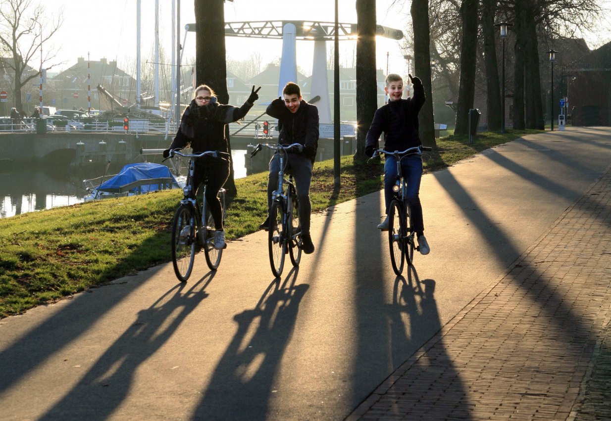 Zuiderbolwerk Dokkum in tegenlicht  19jan17