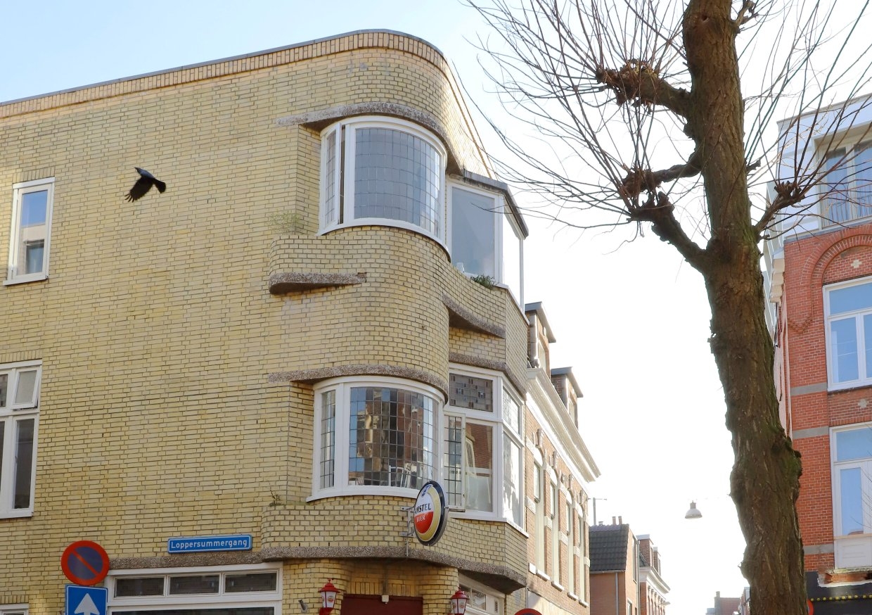 geen 'bar slechte' architectuur hoek Nieuweweg-Pluimerstr-Loppersummergang april 2020