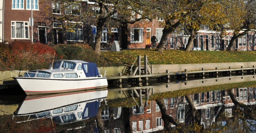 spiegelbeeld Halvemaanspoort Dokkum 2 (15 nov '12) 