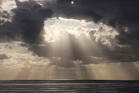 lijnenspel met hard contrast van zon en wolken 2 sep 2019 