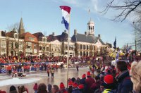 28. Kleindiep + toren St.Bonifatiuskerk (li) + stadhuis Dokkum (re) nb. foto's 2-21 gemaakt vanaf stadhuistoren, die hier in beeld staat