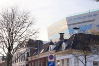 Daken Poelestraat met Forum er bovenuit april 2020