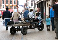 Bakbrommer met hond Stoeldraaierstraat 2007